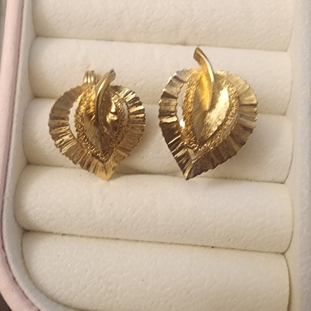 Monet Gold Tone‎ Leaf Earrings